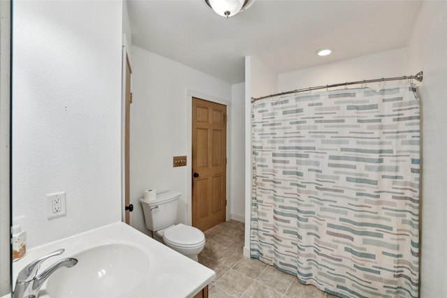 7404 Sioux Ave, Reasnor, IA 50232 - bathroom featuring curtained shower, tile patterned floors, and vanity