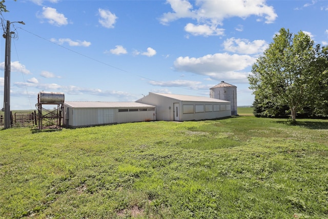 7404 Sioux Ave, Reasnor, IA 50232 - view of green lawn with a pole building and an outbuilding