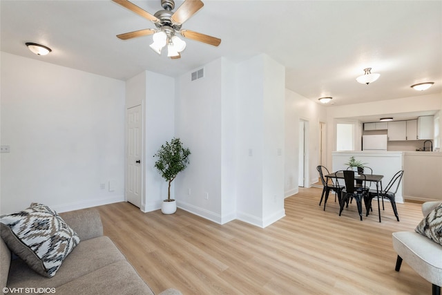 1547 13th St, Des Moines, IA 50314 - living area featuring light wood finished floors and a ceiling fan