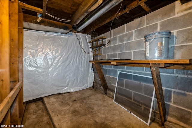 1547 13th St, Des Moines, IA 50314 - view of unfinished basement