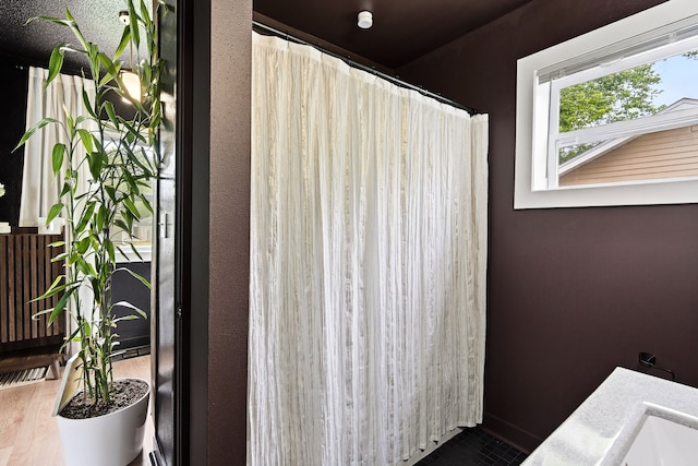 1315 Bundy St, Des Moines, IA 50315 - view of bathroom