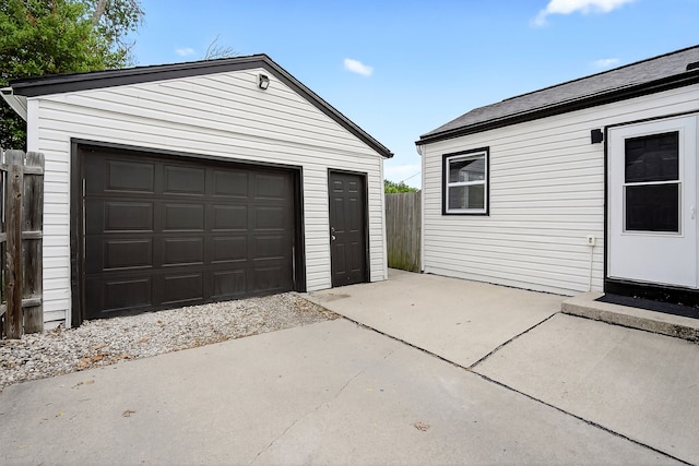 1315 Bundy St, Des Moines, IA 50315 - view of detached garage