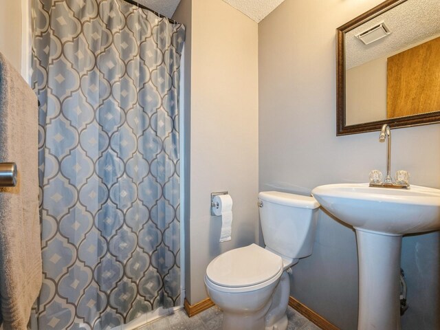 808 SW 2nd St, Stuart, IA 50250 - full bath with a textured ceiling and a shower with curtain
