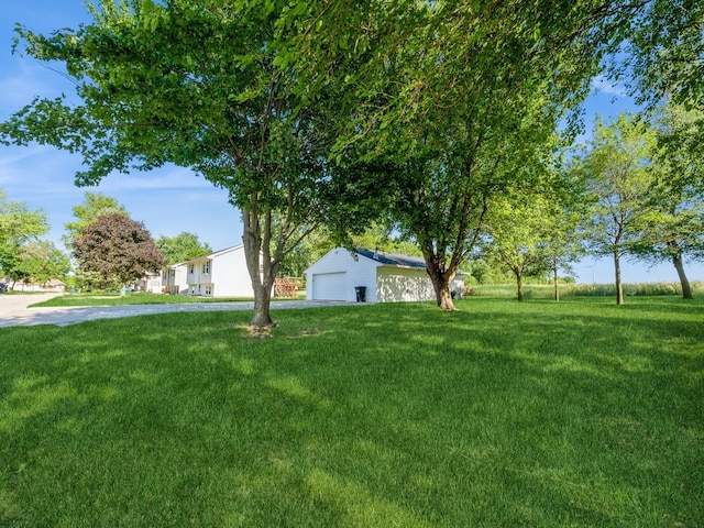 808 SW 2nd St, Stuart, IA 50250 - view of grassy yard featuring a detached garage