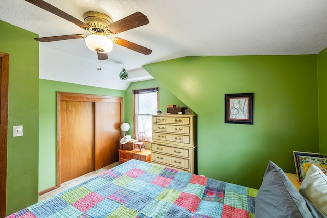 1209 Edgemont St, Des Moines, IA 50315 - bedroom featuring lofted ceiling, ceiling fan, a closet, and carpet flooring