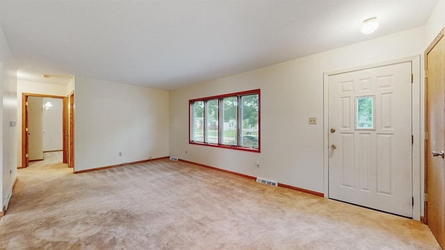 4610 SE 7th St, Des Moines, IA 50315 - entrance foyer with light carpet