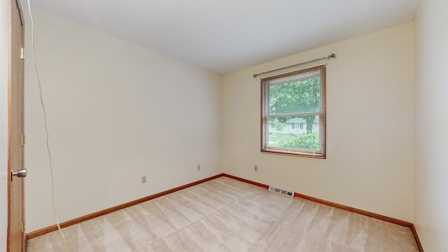 4610 SE 7th St, Des Moines, IA 50315 - unfurnished room featuring light carpet and baseboards