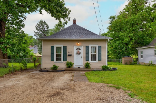 951 28th St, Des Moines, IA 50312 - view of front of property featuring a chimney