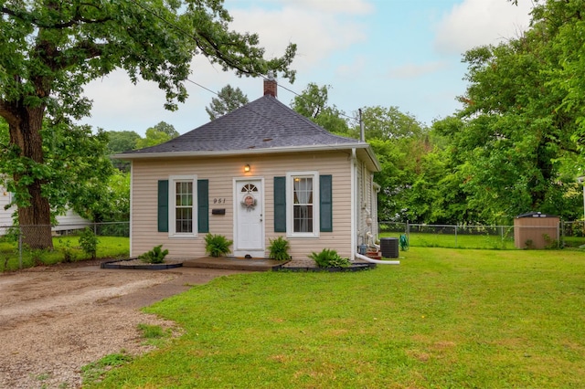 951 28th St, Des Moines, IA 50312 - view of front facade with a chimney, a fenced backyard, and a shed