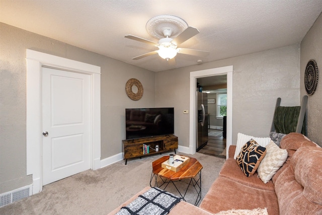 951 28th St, Des Moines, IA 50312 - living area featuring carpet flooring, ceiling fan, and a textured wall