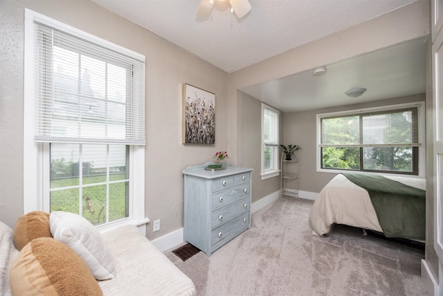 951 28th St, Des Moines, IA 50312 - bedroom featuring ceiling fan and light carpet
