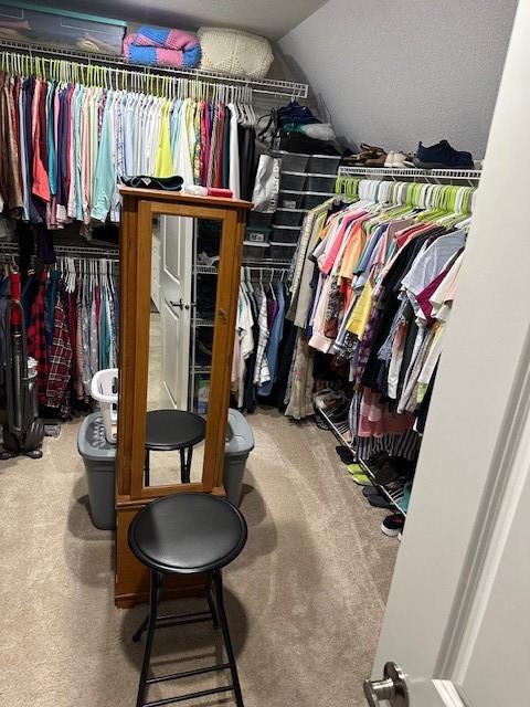 4017 160th St, Urbandale, IA 50323 - spacious closet with lofted ceiling