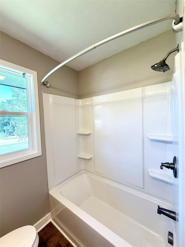 211 E Leach Ave, Des Moines, IA 50315 - full bath featuring shower / washtub combination and wood finished floors