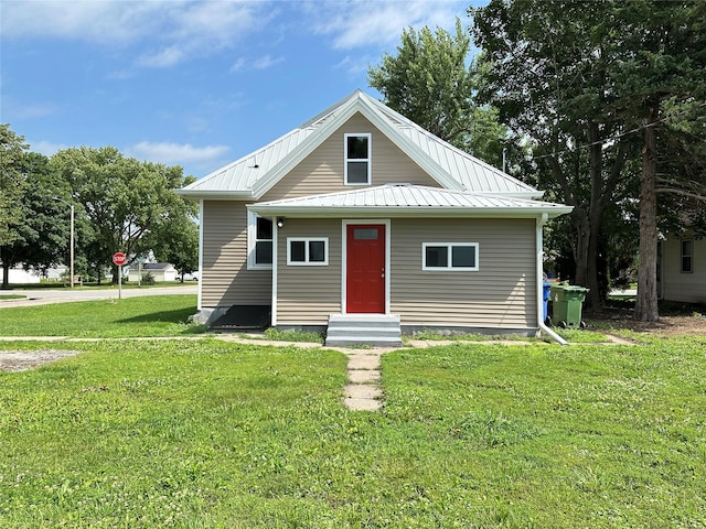 507 W Lincoln Way, Jefferson, IA 50129 - bungalow-style house featuring entry steps, a front lawn, and a metal roof