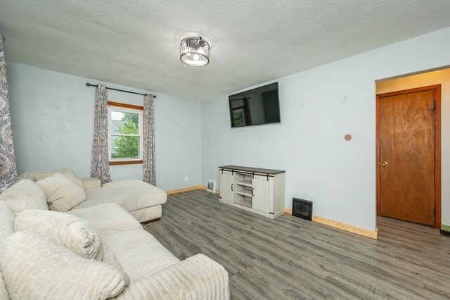 1255 E 27th Ct, Des Moines, IA 50317 - photo 4