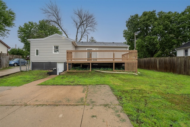 1115 E Herold Ave, Des Moines, IA 50315 - rear view of property with a deck