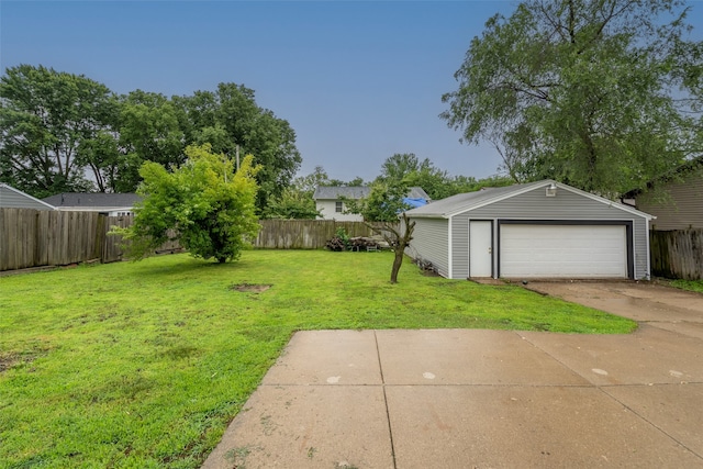 1115 E Herold Ave, Des Moines, IA 50315 - fenced backyard featuring a detached garage and an outdoor structure