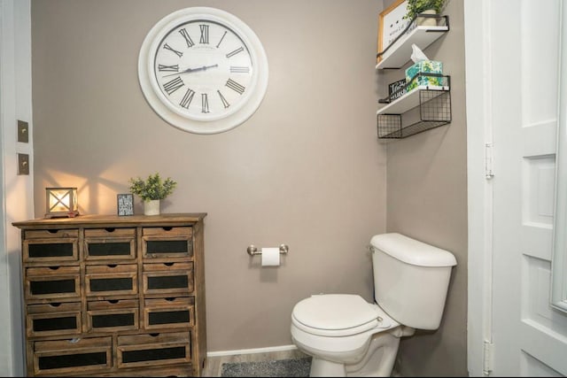 314 E 3rd St N, Newton, IA 50208 - bathroom featuring toilet and baseboards