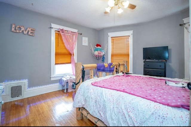 314 E 3rd St N, Newton, IA 50208 - bedroom with wood finished floors and ceiling fan