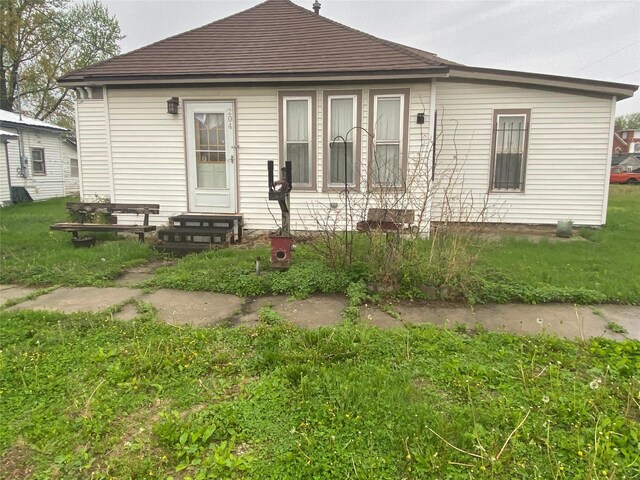 204 Missouri Ave, Lorimor, IA 50149 - view of front facade with entry steps, a front yard, and a shingled roof