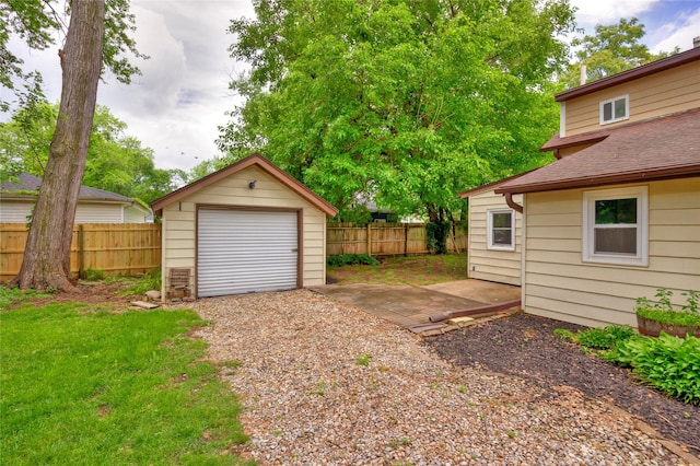 1144 57th St, Des Moines, IA 50311 - view of yard featuring an outbuilding and driveway