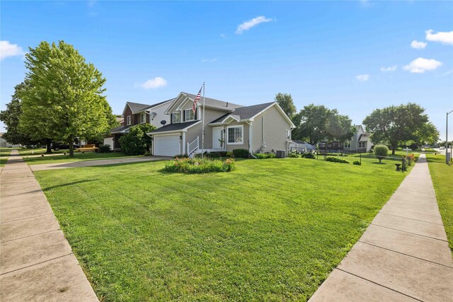 1215 7th Ave SE, Altoona, IA 50009 - view of side of property featuring driveway, a yard, and a garage