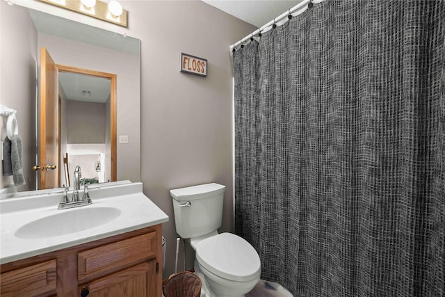 1215 7th Ave SE, Altoona, IA 50009 - bathroom featuring vanity and curtained shower