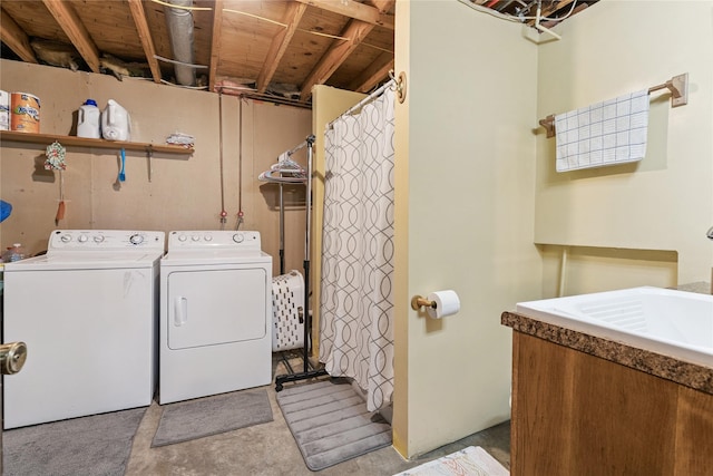 206 Main St, Grinnell, IA 50112 - laundry area with washing machine and dryer