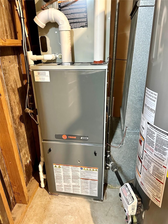 206 Main St, Grinnell, IA 50112 - utilities featuring water heater and heating unit
