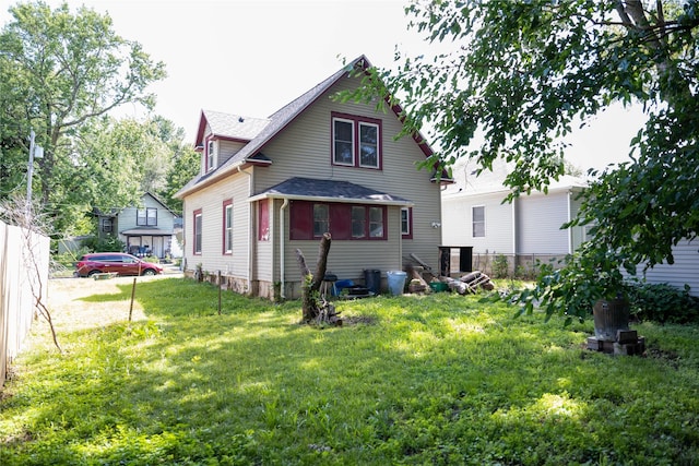 2015 Mondamin Ave, Des Moines, IA 50311 - rear view of property featuring a shingled roof
