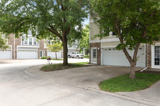8302 Westown Pkwy Unit 8110, West Des Moines, IA 50266 - view of yard featuring an attached garage and driveway