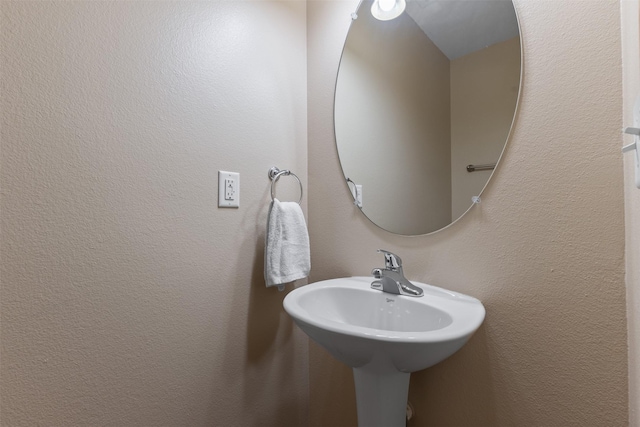 8302 Westown Pkwy Unit 8110, West Des Moines, IA 50266 - bathroom featuring a sink