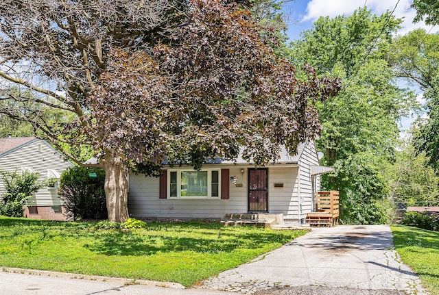 832 E Lacona Ave, Des Moines, IA 50315 - view of property hidden behind natural elements featuring a front lawn and concrete driveway