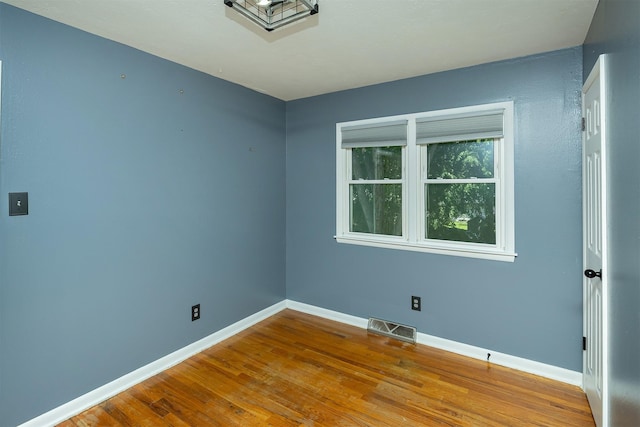832 E Lacona Ave, Des Moines, IA 50315 - spare room with wood finished floors and baseboards