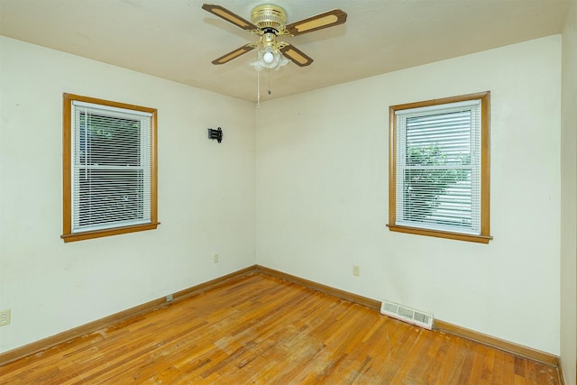 832 E Lacona Ave, Des Moines, IA 50315 - spare room featuring light wood finished floors and ceiling fan
