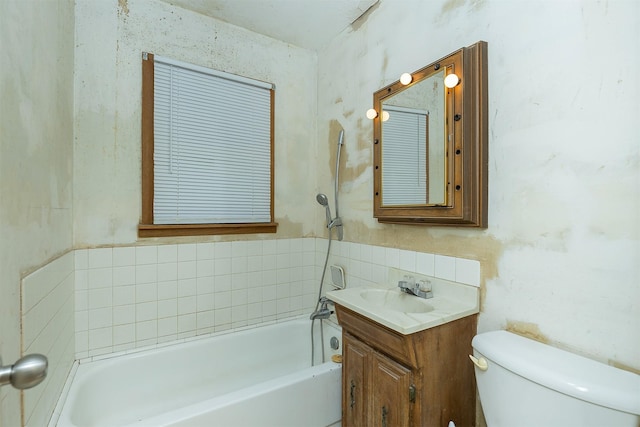 832 E Lacona Ave, Des Moines, IA 50315 - full bathroom featuring vanity and shower / bath combination
