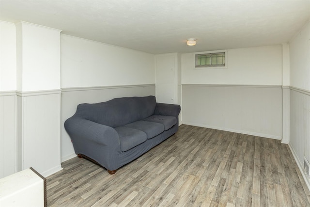 832 E Lacona Ave, Des Moines, IA 50315 - sitting room with light wood finished floors