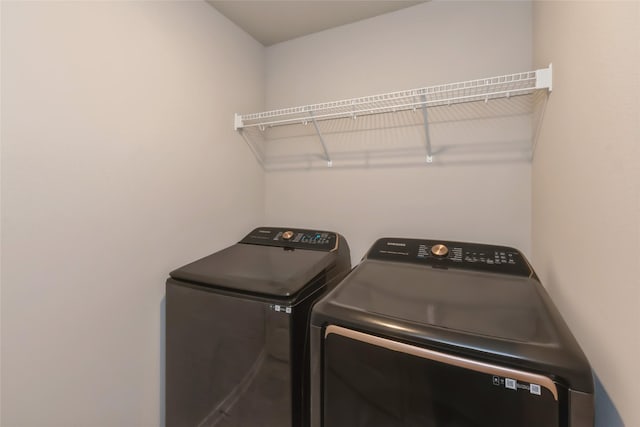 4404 NE 16th St, Ankeny, IA 50021 - laundry room featuring independent washer and dryer