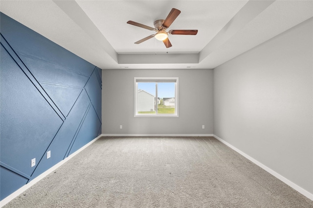 832 Kinney Cir NE, Bondurant, IA 50035 - unfurnished room featuring a raised ceiling, a ceiling fan, and carpet