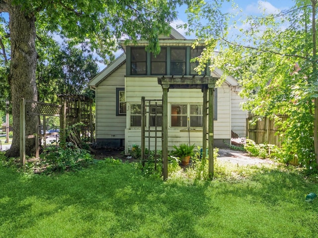 2928 34th St, Des Moines, IA 50310 - rear view of house