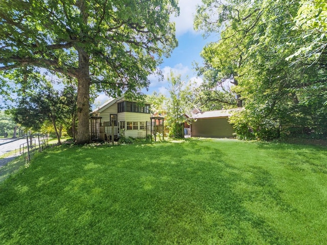 2928 34th St, Des Moines, IA 50310 - view of yard