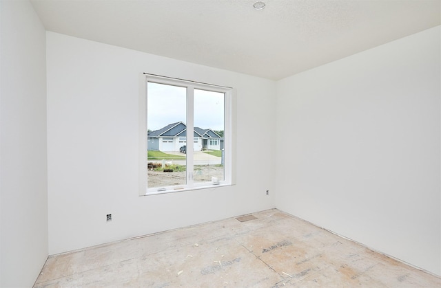 14417 Catalpa Dr, Urbandale, IA 50323 - photo 15