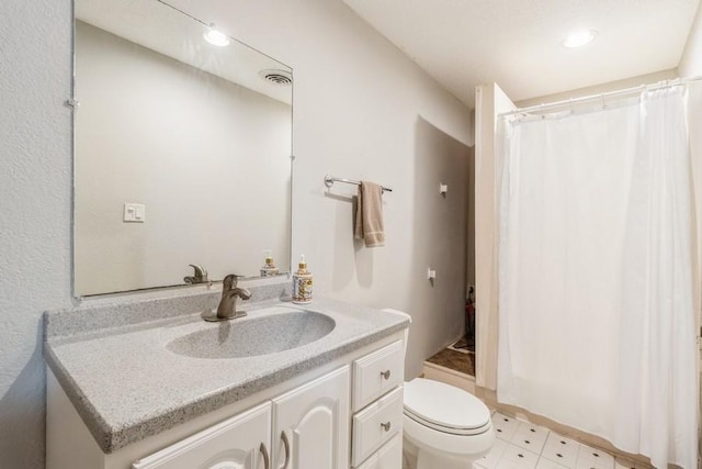 4965 Raintree Dr, West Des Moines, IA 50265 - full bath featuring vanity and a shower with curtain