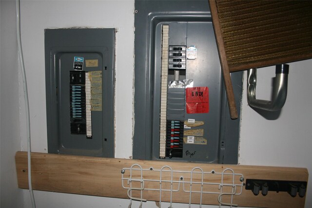 13018 137th Ave, Plano, IA 52581 - utility room featuring electric panel
