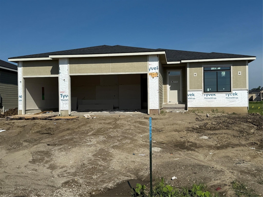 17211 Northview Dr, Urbandale, IA 50323 - property in mid-construction featuring a garage