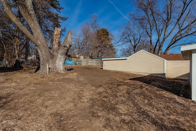 703 Maxwelton Dr, Des Moines, IA 50315 - view of yard