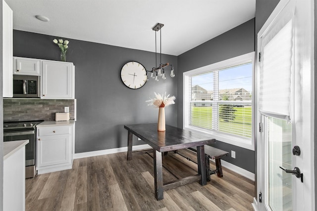 2817 NW Lois Ln, Ankeny, IA 50023 - dining area featuring light wood-type flooring and a chandelier