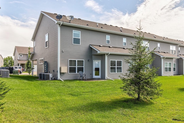 2817 NW Lois Ln, Ankeny, IA 50023 - back of property with a yard