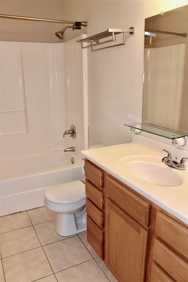 4015 Marigold Dr, Ames, IA 50014 - full bath featuring vanity, washtub / shower combination, and tile patterned floors