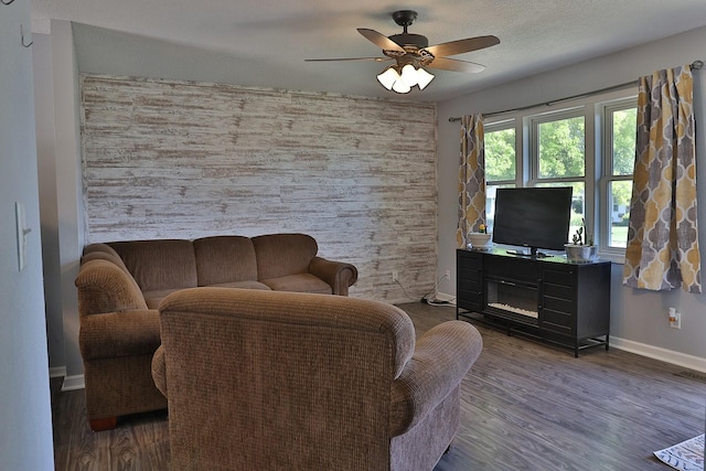 203 W Pleasant St, Monroe, IA 50170 - photo 3